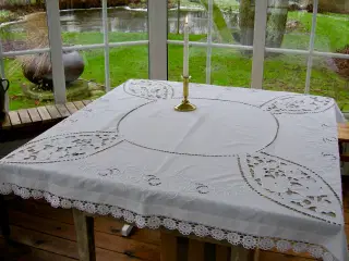 130 X 130 BRODERET HØRDUG - HÅNDBRODERET - HØR 