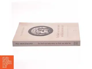 En karl var min mor, en fisk var min far : kvindekraft og mandsmod i nordiske folkeeventyr : psykologisk fortolkning af Pia Skogemann (Bog)