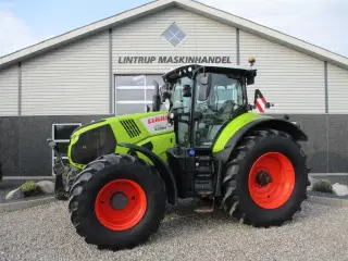 CLAAS AXION 870 CMATIC med frontlift og front PTO, GPS ready