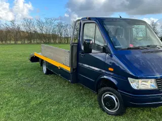 Autotransporter maskintransport lastbil