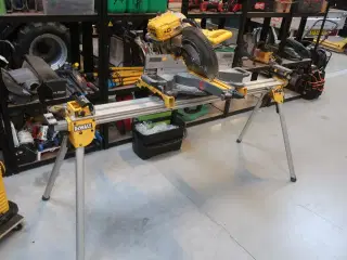 Kap/ geringssav DEWALT DHS780 med arbejdsbord