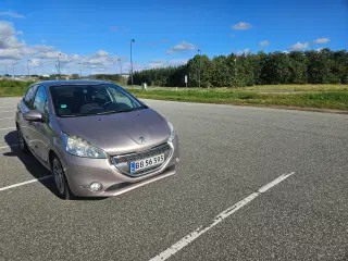 Peugeot 208 1,6 e-HDi 92 Allure 5d