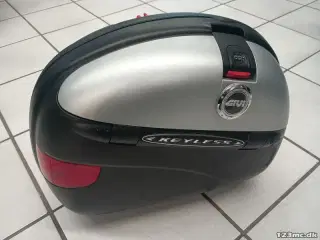 Givi Keyless sidetaske, med 2 nøgler.