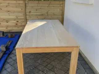 Sofabord i massivt egetræ