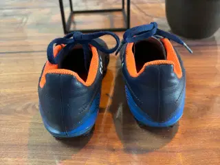 Adidas fodboldstøvler str 32