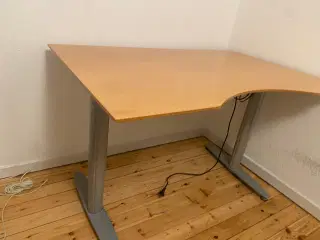 Skrivebord  hæve&sænke