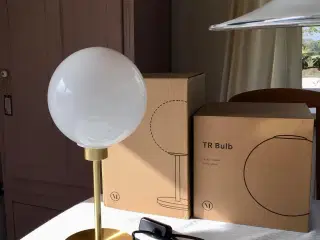 NY Bordlampe fra Menu designet af Tim Rundle 