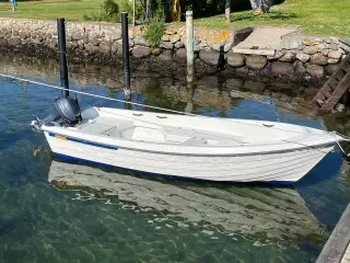 Ryds 465 jolle med nyere Yamaha motor sælges