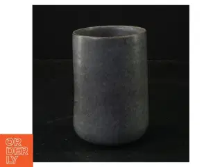 Sort keramik vase