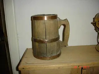 Krus, træ m kobberbånd