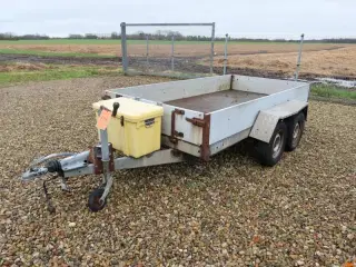 TRAILER, NIEWIAD