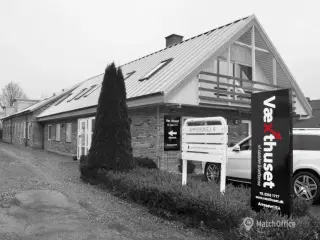 Kontor til leje i Risskov – unikke lokaler med synlige hanebjælker!