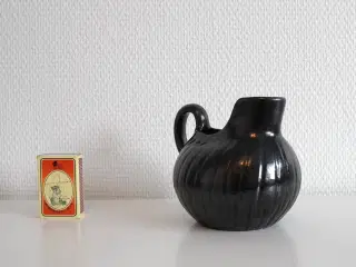 Vintage kande / hankevase i stentøj - Signeret GV
