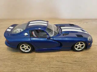 Modelbil: Dodge Viper GTS Coupe 1996.  Skala 1/18.
