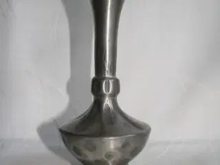 Lille vase af tin