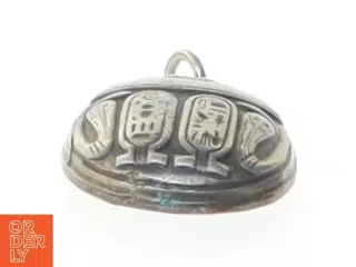 Egyptisk skarabæ vedhæng i sølv med hieroglypher