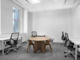 Smukt designet kontorplads til 2 personer i Spaces