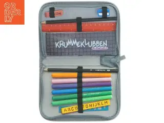 Penalhus med indhold fra Krummeklubben (str. 19x13 cm)