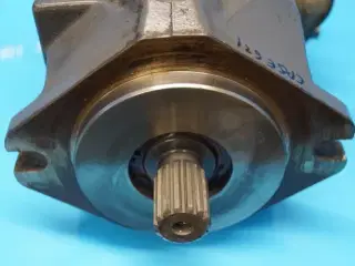 Case 621D Hydraulikpumpe 377608A1