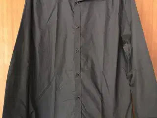 Langærmet herreskjorte i str. XL fra H&M