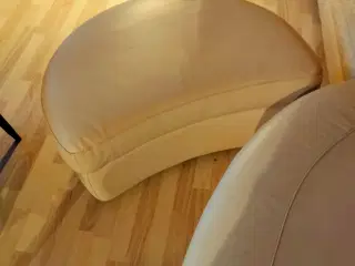 Lædersofa med puf og lænestol