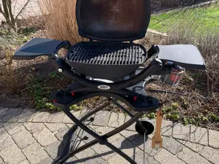 Weber Q 1200 gasgrill med stativ og masser udstyr
