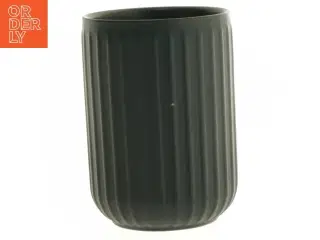 Sort vase fra Marie Sohl (str. H 11 cm)