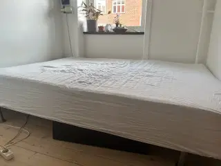 IKEA boxmadras gives væk