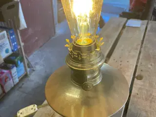 Bordlampe i messing