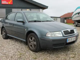 SKODA Oktavia 2,0 Benzin