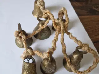 Vintage messing klokker på snor