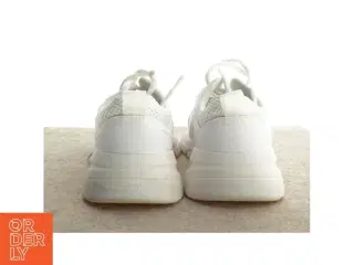 Sneakers fra H&M (str. 36)