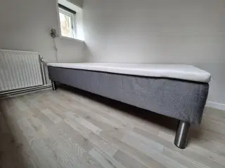 2 stk ens enkelt senge med topmadras 90x200 cm