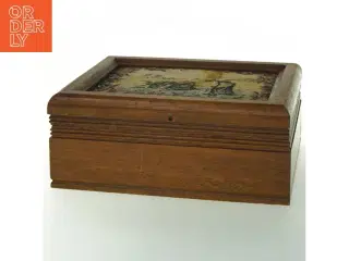 Trææske med broderet låg (str. 21x17 cm)