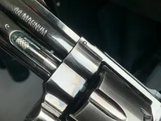 S&W Luftpistol Hardball pistol