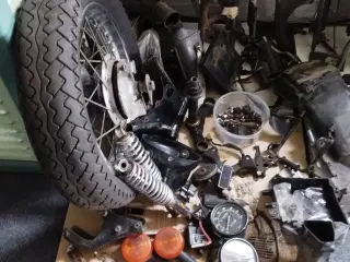 Yamaha 250 special reservedele. ( se kommentar %) 