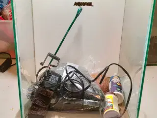 30 liters Aquael akvarie med udstyr