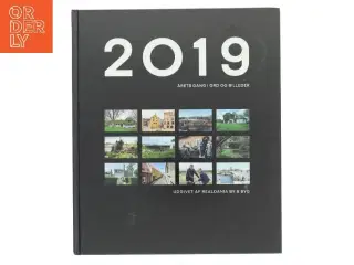 2019 Årets gang i ord og billeder (Bog)