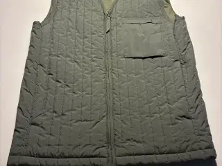 Lækker army grøn vest fra Rains