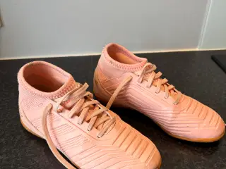Adidas predator indendørssko - str. 33