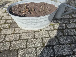 Vandkande og kar i zink