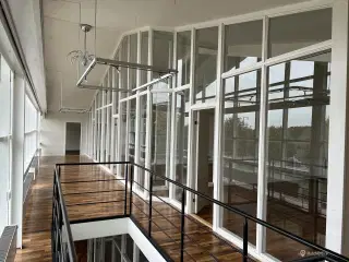 Stort kontor med Glasfacade