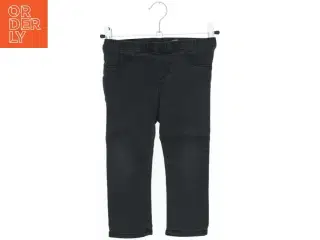 Sorte stretch-jeans fra H&M (str. 92)