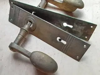 Antikt dørgreb, messing, tosidet.