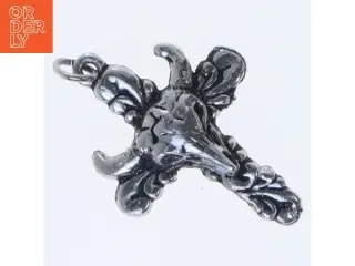 Sølvfarvet vedhæng (str. 5 komma en x 3 komma 8 cm)