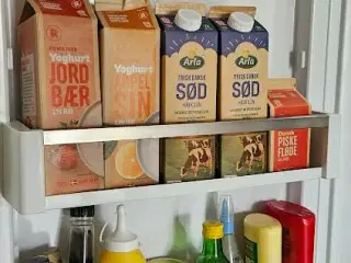 Liebherr køl og frys 2½ år gammelt, rummer meget.
