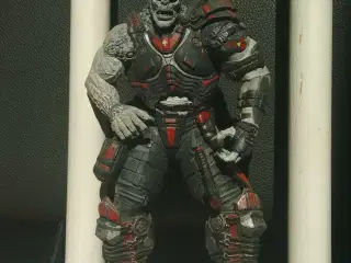 Locust Drone fra Gears of War Neca Figur