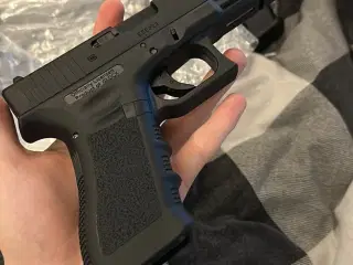Airsoft pistol glock 18c