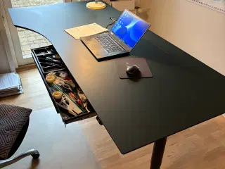 Stort Hæve-sænkebord i grønt linolium