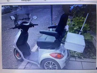 El scooter, tre hjul